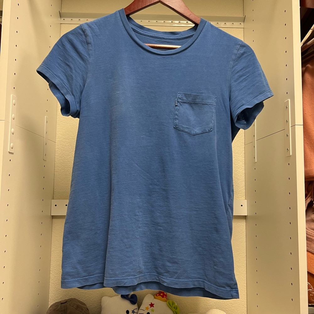 Levi’s - blue tshirt